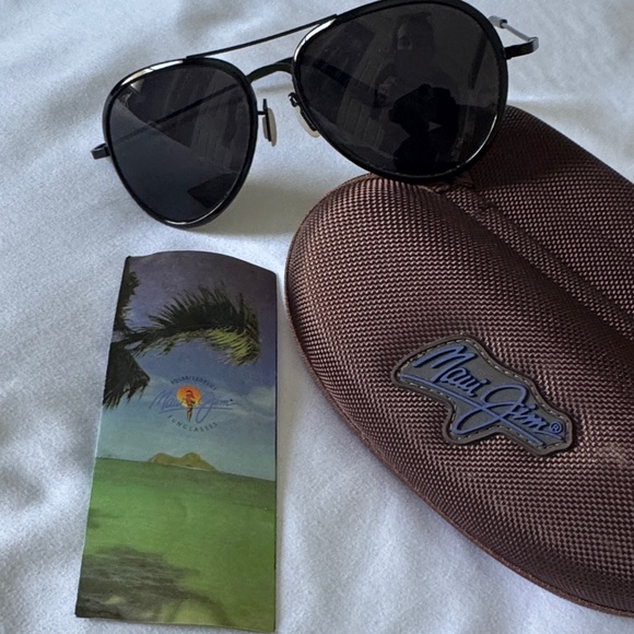 Maui Jim Dark Aviator Sunglasses - Picture 1 of 3
